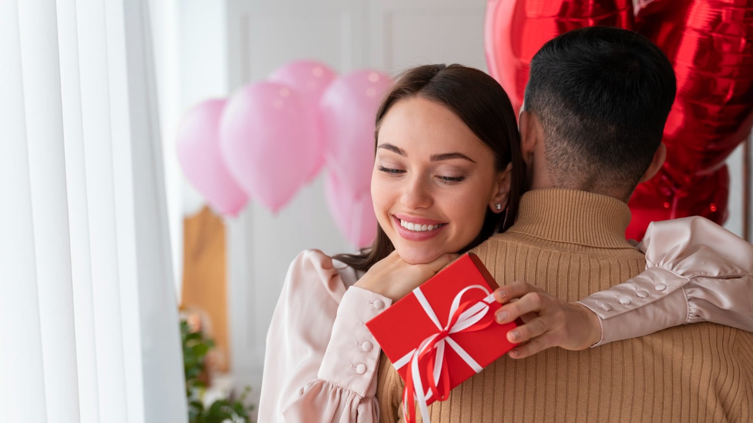 Celebra el 14 de febrero con una selección especial que incluye un sistema inteligente de descanso, vinos, ropa, termos, charms y fragancias, ideales para sorprender con estilo y romanticismo