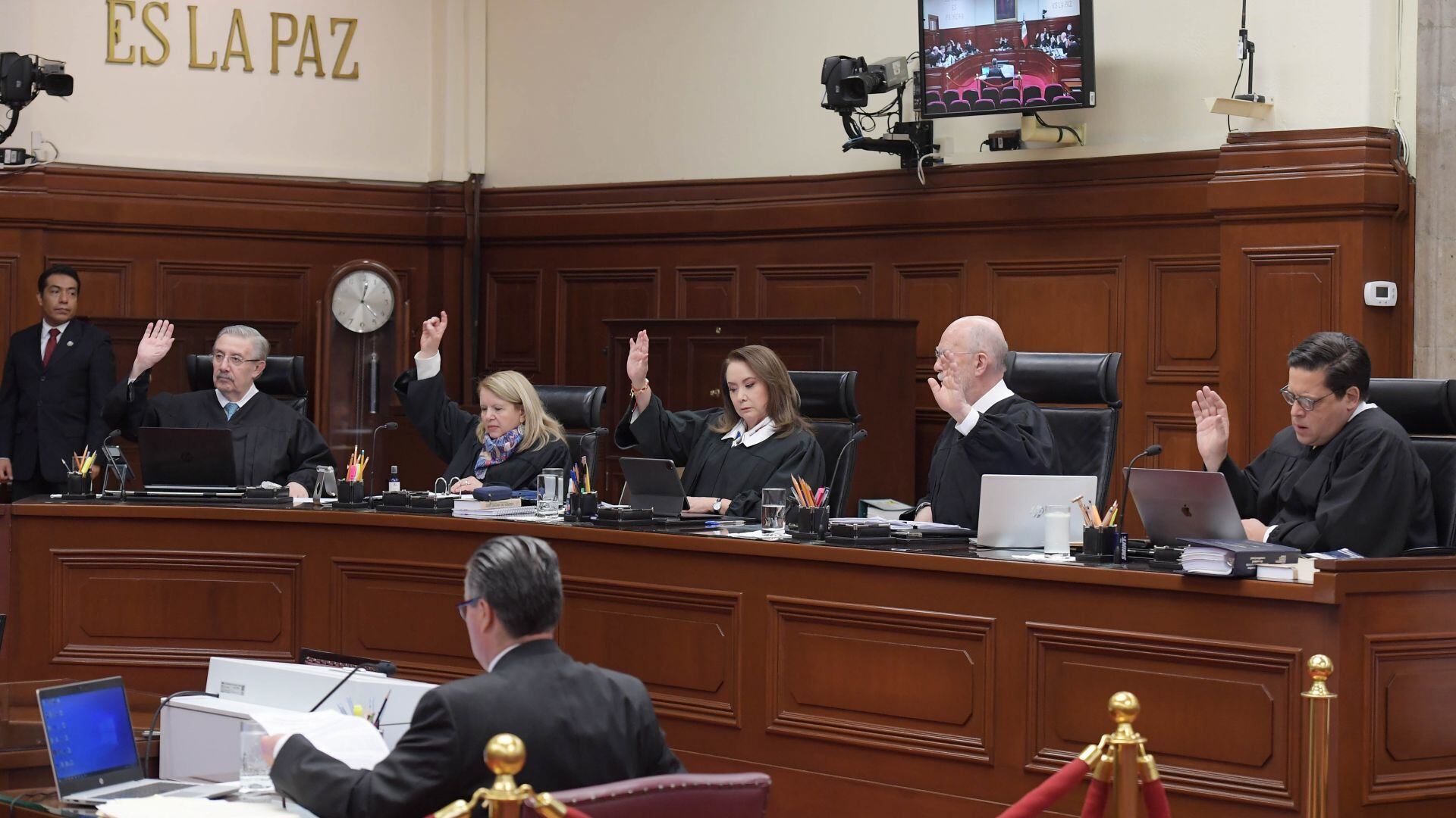 Suprema Corte batea a Luisa María Alcalde y AMLO por elevados salarios