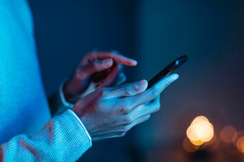 Aplicaciones que prestan dinero pueden robar información, advierte el INAI