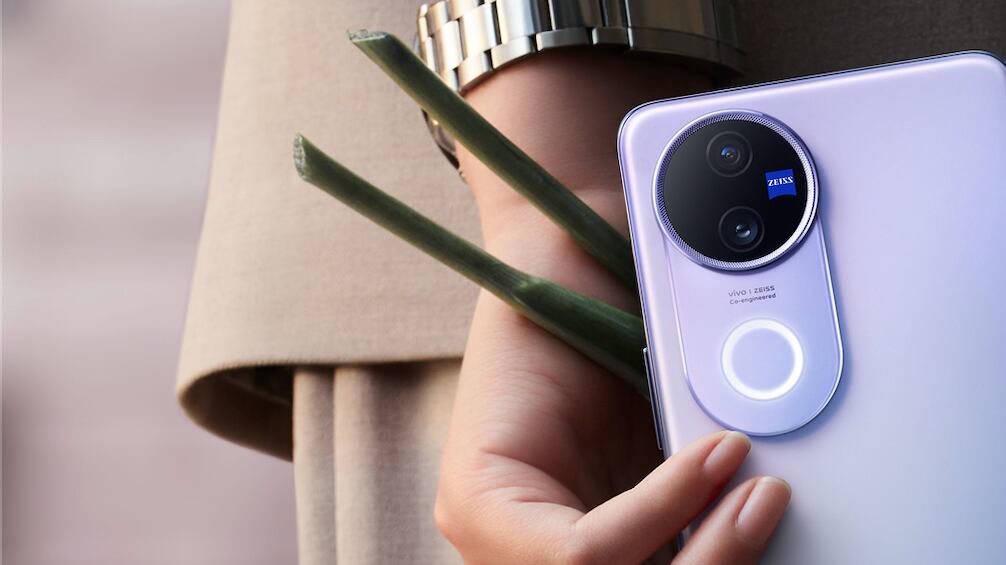 Vivo presenta en México su nueva Serie V50 con tres modelos que integran óptica profesional de ZEISS, baterías de larga duración y pantallas AMOLED de 120Hz para una experiencia visual y fotográfica premium.