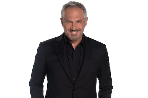 Arath de la Torre llora al confirmar que su hijo ya tiene trabajo en Televisa