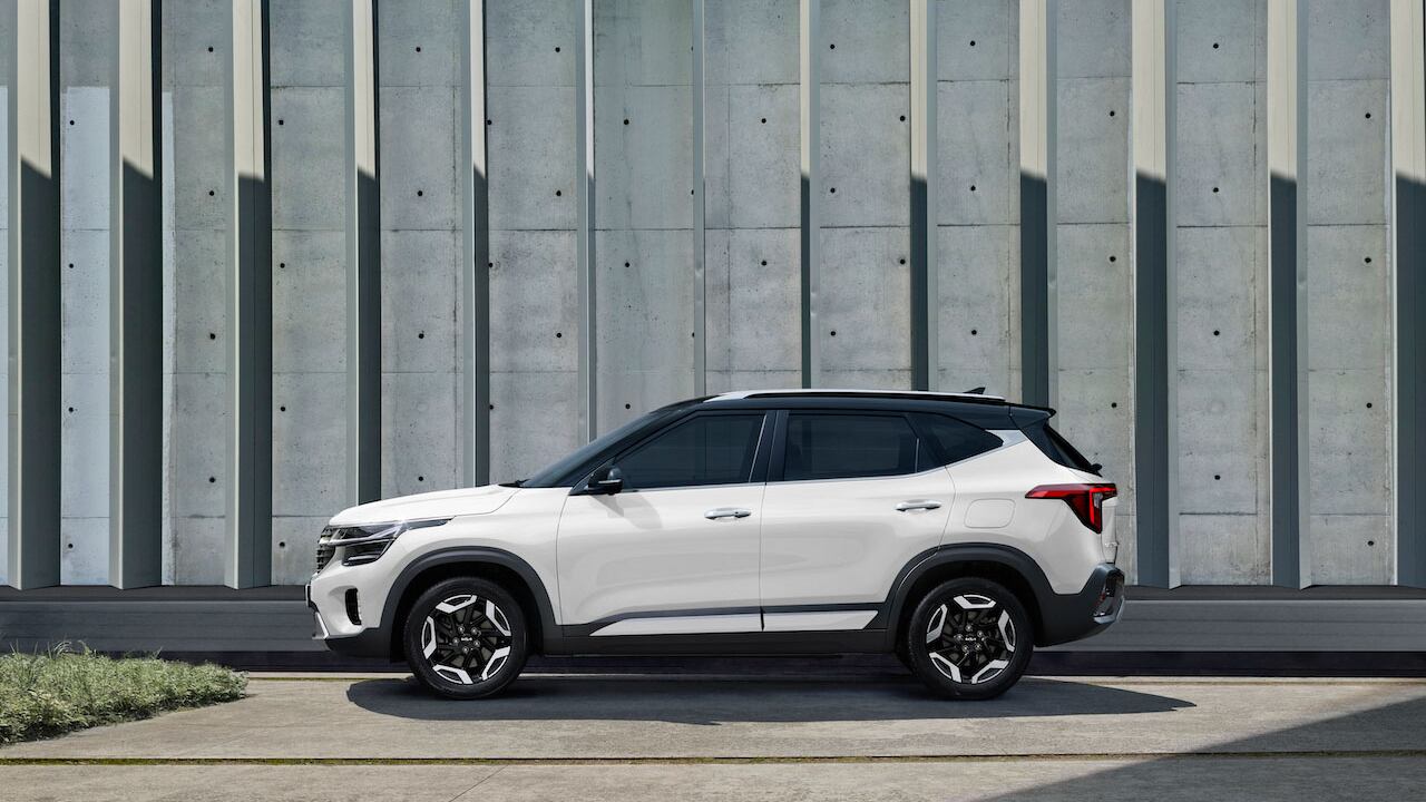 SUV blanca vista lateral