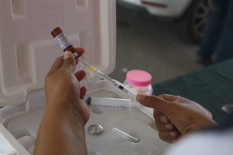 En algunos casos, las farmacéuticas dejan de producir vacuna por cuestiones regulatorias o propias de las farmacéuticas y eso impacta a todos.