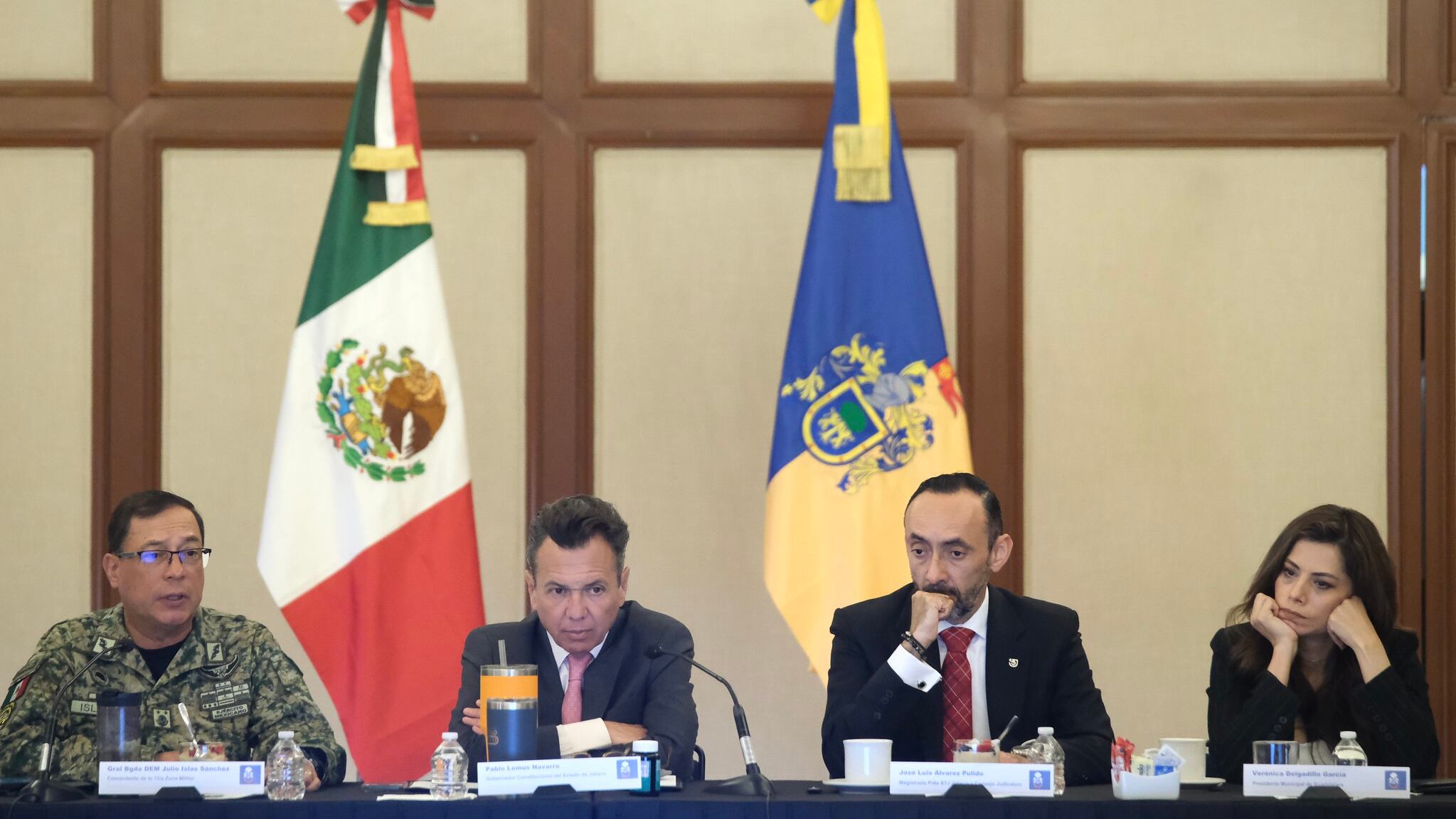 El mandatario jalisciense compartió que continuará trabajando con las autoridades de seguridad correspondientes para garantizar que la inseguridad continúe a la baja en el estado. (FLICKR/ PABLO LEMUS)