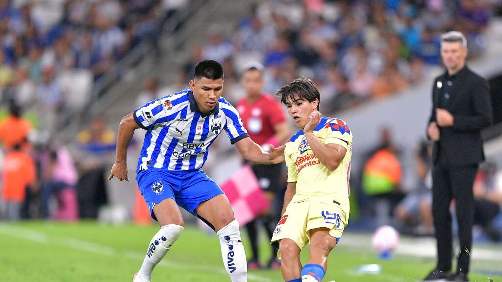 Jesús Gallardo durante le juego entre América y Rayados.