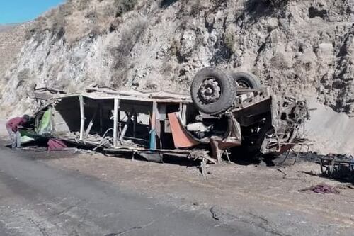 Varios muertos y al menos 37 heridos tras volcadura de un autobús