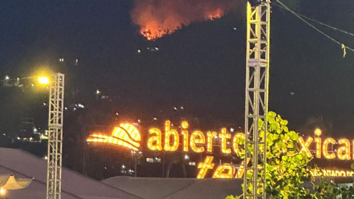 Incendio cerca del Abierto Mexicano de Tenis moviliza a autoridades en Acapulco