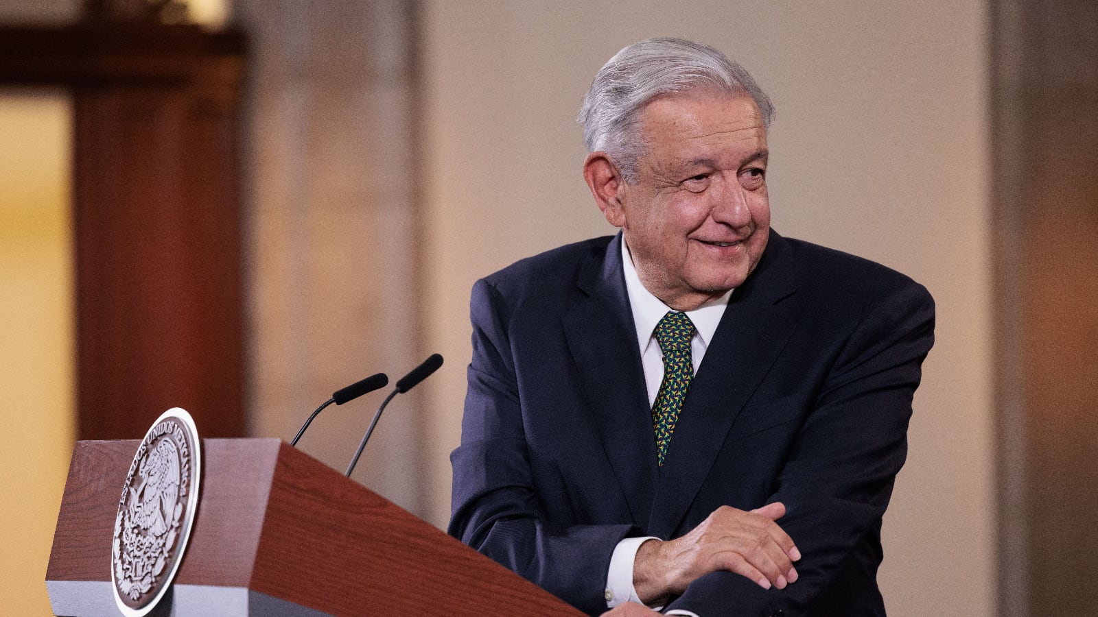 AMLO reconoce solidaridad internacional tras romper relaciones con Ecuador; pide mesura a mexicanos