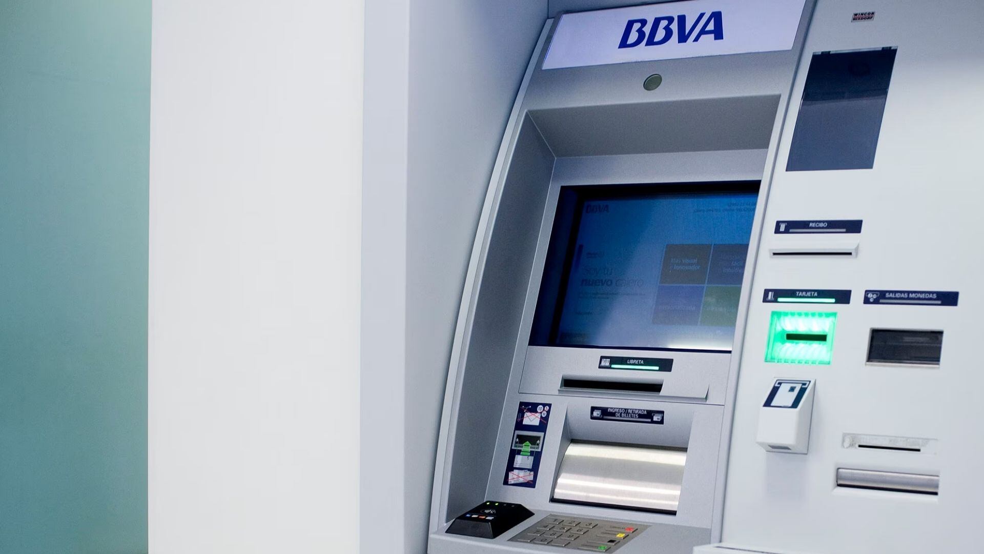 Cabe mencionar que los clientes de Libretón Básico pueden evitar estos cargos retirando efectivo del cajero sin utilizar la tarjeta.