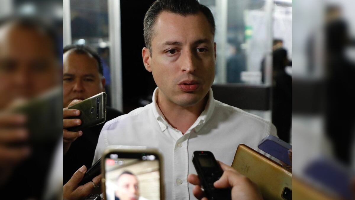 El edil regio indicó que al ser magistrado, Salinas no puede convertirse en gobernador.