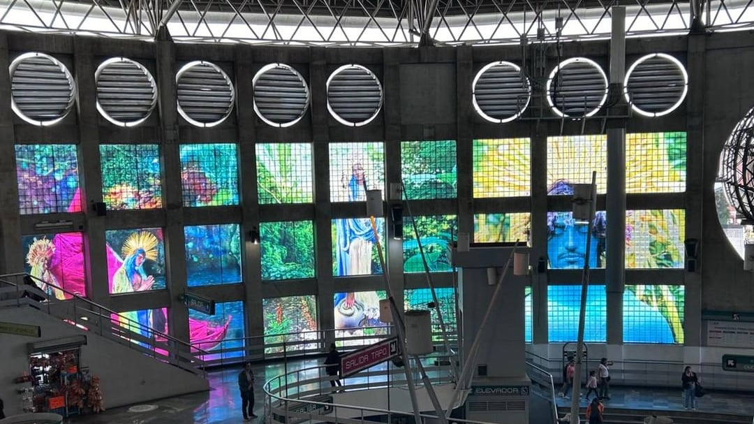 Muestra colorida en el marco de la exposición Amor.