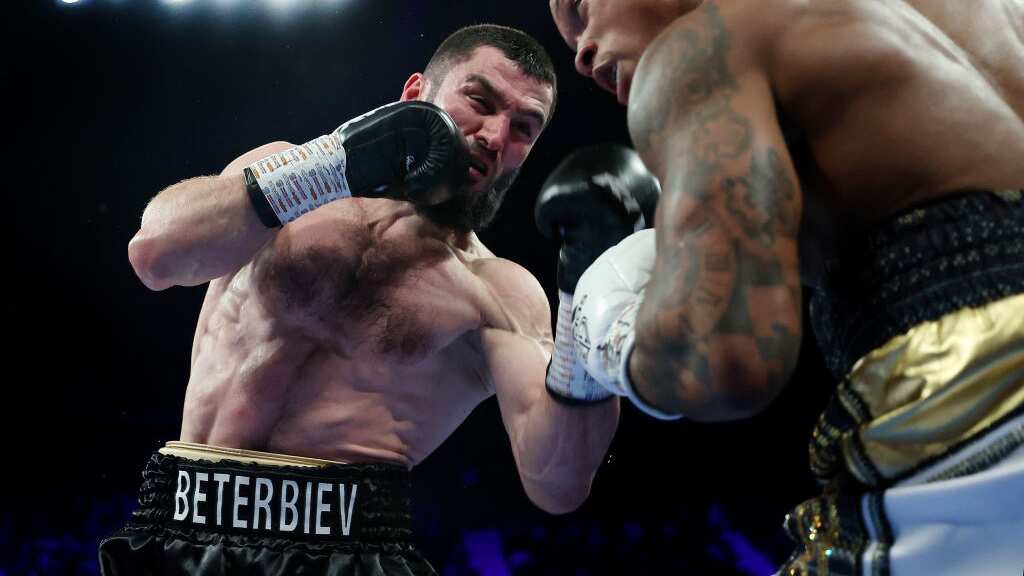Artur Beterbiev demostró su poderío en Inglaterra