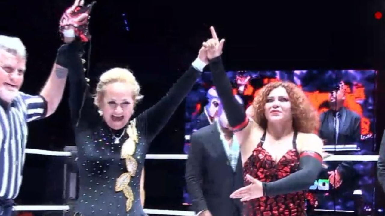 Lady Apache le ganó la máscara a 'Mujer Demonio' en la gira de despedida de 'El Hijo del Santo'