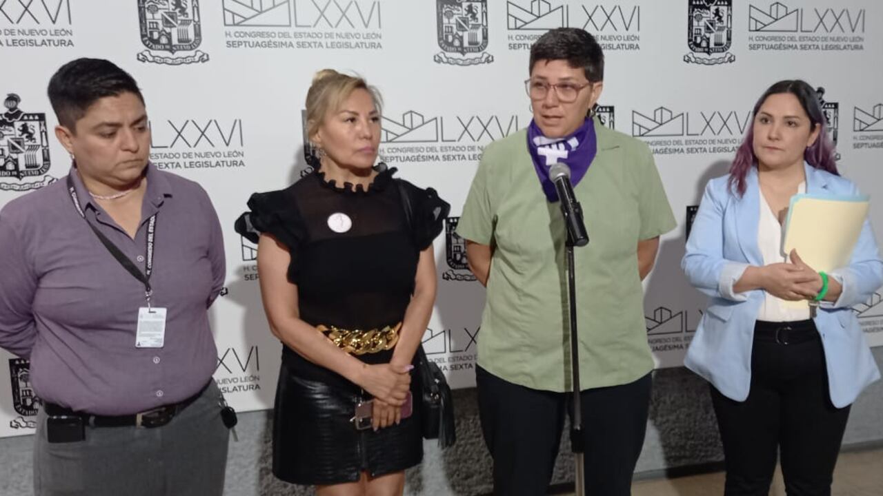 Nadia Lorena Garza de Movimiento por la Igualdad en NL; Rosaura Guerra de Venumia; Jessica Martínez, diputada del PRI y Jennifer Aguayo de Movimiento por la Igualdad en NL.