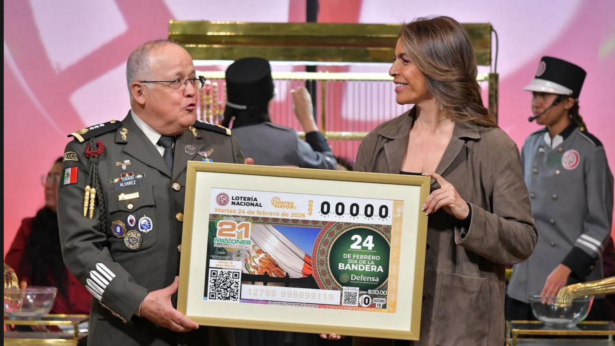 Lotenal Día de la Bandera