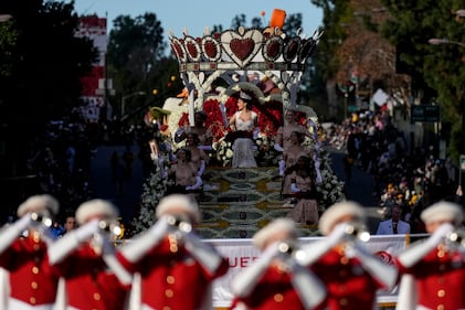 Pasadena le da la bienvenida al año nuevo con su tradicional Desfile de las Rosas.