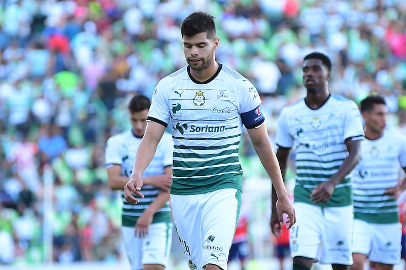 Néstor Araujo se vio afectado por la evasión fiscal en Santos Laguna.