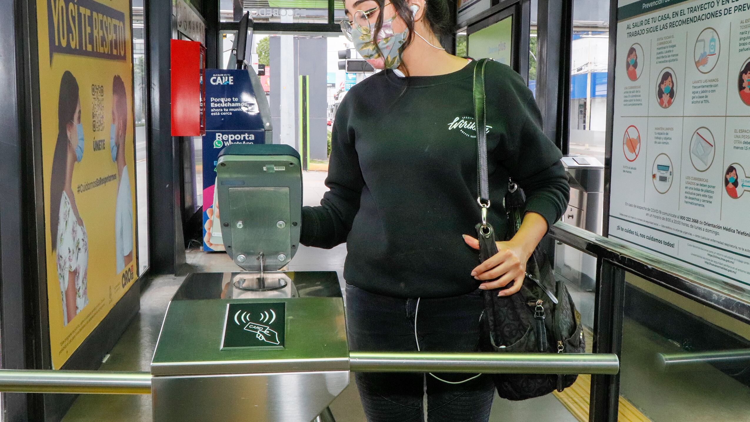 Las autoridades buscan hacer obligatorio el prepago en transporte público.