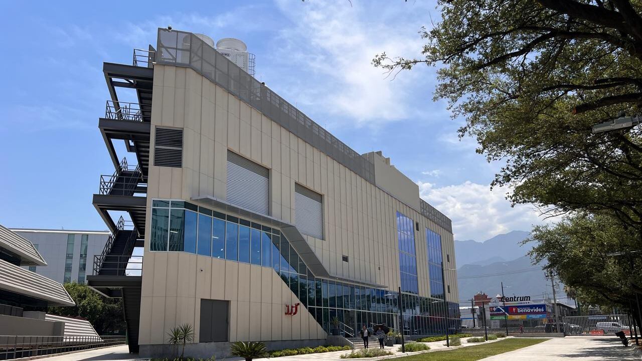 Núcleo es la Central Distrital de servicios de generación de agua helada, energía térmica y eléctrica.