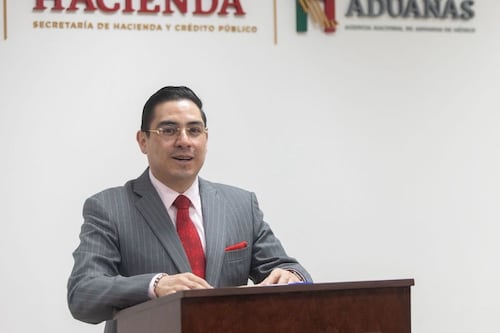 #PolíticaConfidencial: Aduanas sin visa y sin jefe: Alex Tonatiuh cae antes que sus maletas