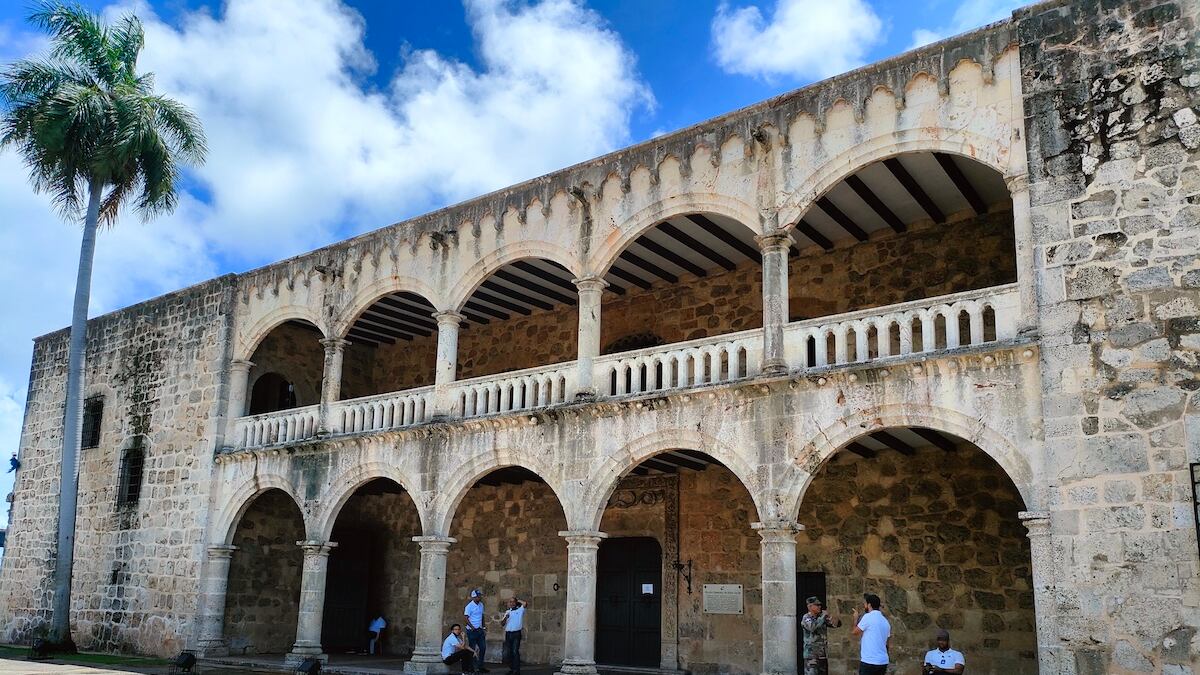 Si estás pensando viajar por primera vez a República Dominicana, puedes visitar Santo Domingo y Puerto Plata, dos provincias que te seducirán y aquí te decimos por qué.