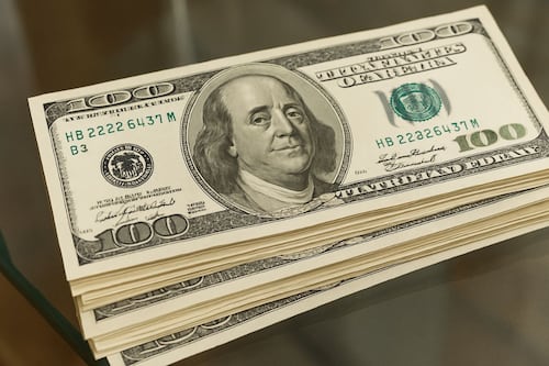 Precio del dólar hoy martes 25 de noviembre: el peso se mueve ante debilidad del consumo y retiros récord en Afores