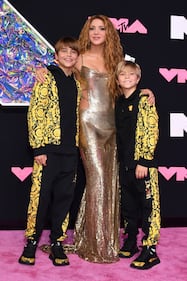 Grandes personalidades desfilan por la Alfombra Rosa de los MTV VMAs.