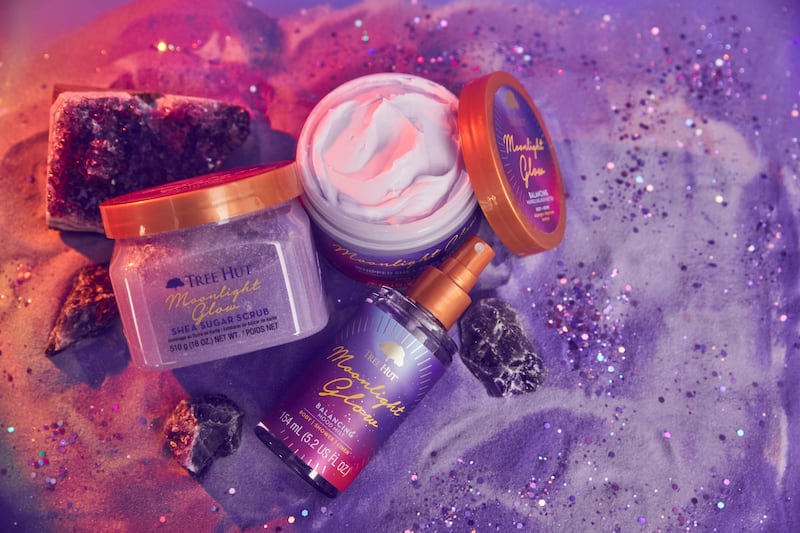 Dúos para labios y pestañas, iluminadores, tratamientos dermatológicos de alta eficacia, maquillaje con brillo de fiesta y rituales corporales que elevan cualquier rutina