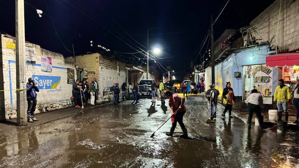 El desbordamiento del Río Alcalica dejó afectaciones materiales en vehículos y viviendas.