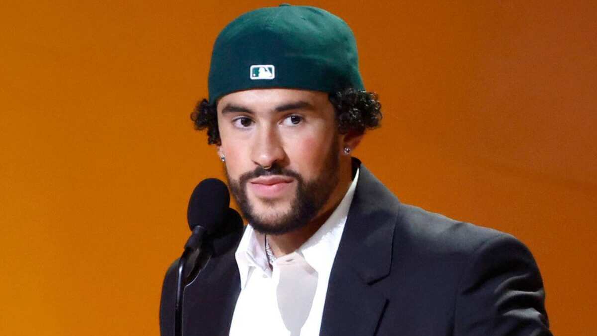 Bad Bunny está molesto porque una canción creada usando su voz con inteligencia artificial se hizo viral en redes sociales