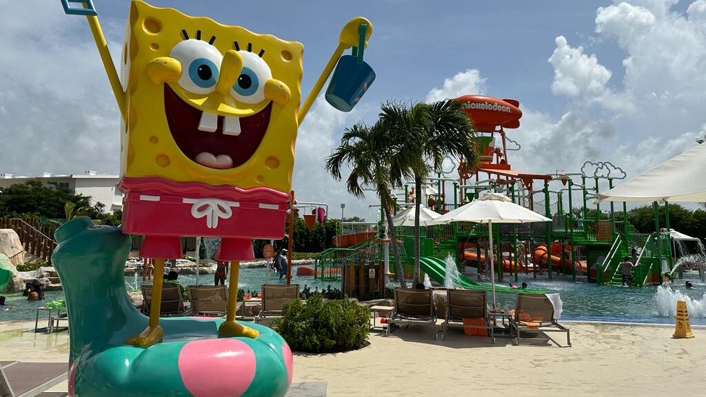 La casa de Bob Esponja incrementa su programa de actividades para este Nickelodeon Resort verano. Aeroméxico y Arajet ofrecen vuelos a Santo Domingo desde donde se pueden desplazar por transporte terrestre hasta el resort