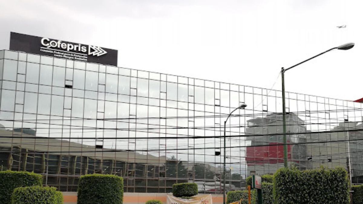Cofepris destituye a 11 funcionarios por corrupción.