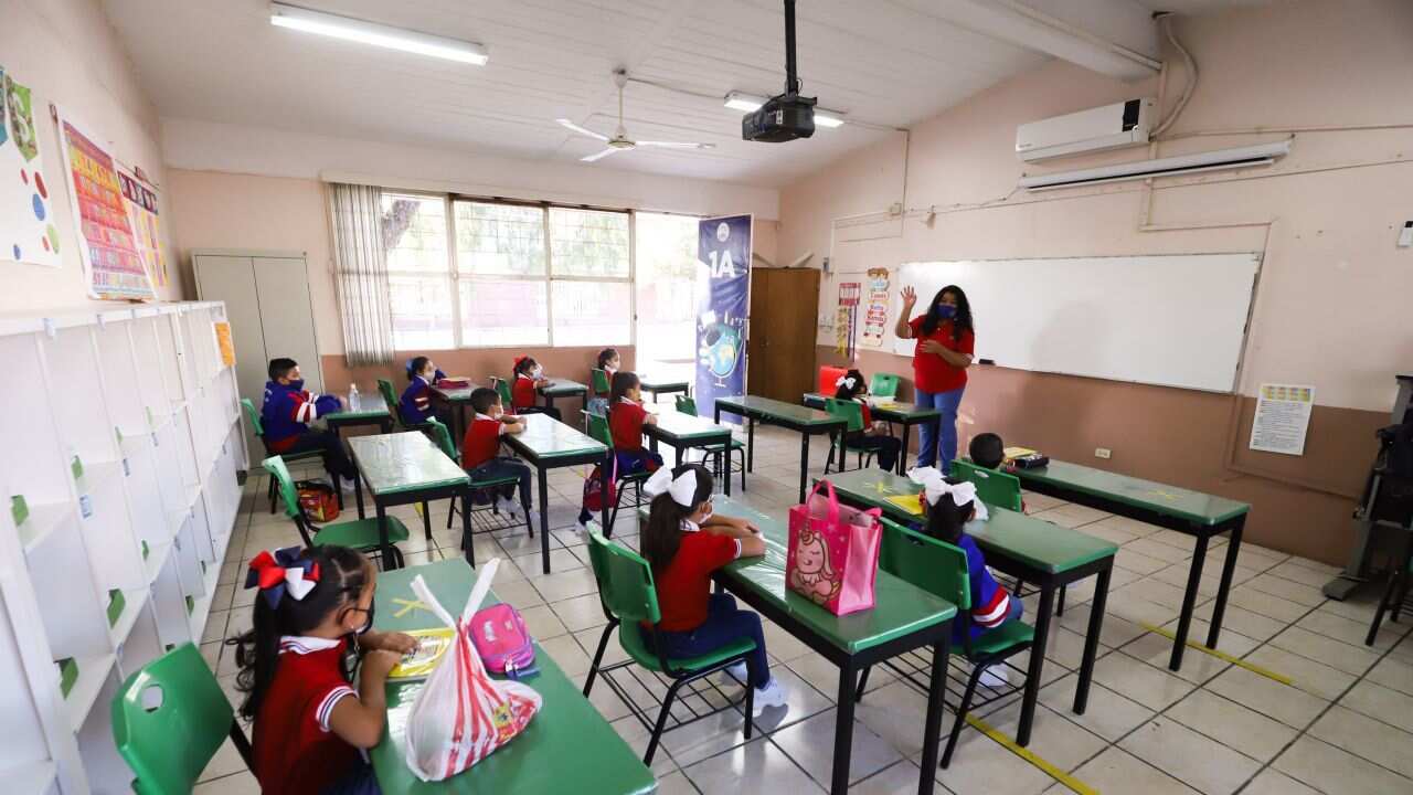 Miles de niños y adolescentes regresaron a clases en Coahuila, después de más de un año de no tener clases presenciales