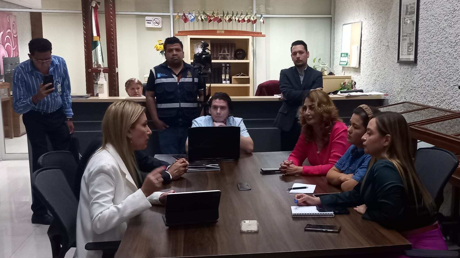 La secretaria de Salud se reunió con diputados del Congreso local para trabajar sobre la ley.