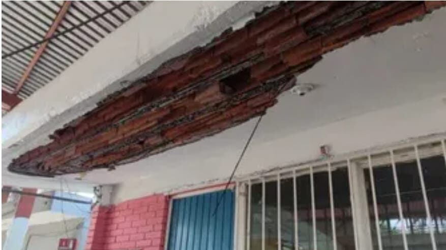 Las malas instalaciones de la escuela son evidentes.