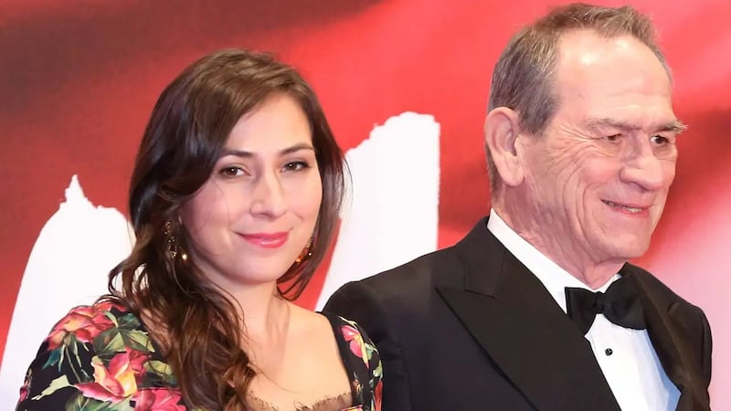 Revelan llamada al 911 por el fallecimiento de Victoria Jones, hija de Tommy Lee Jones