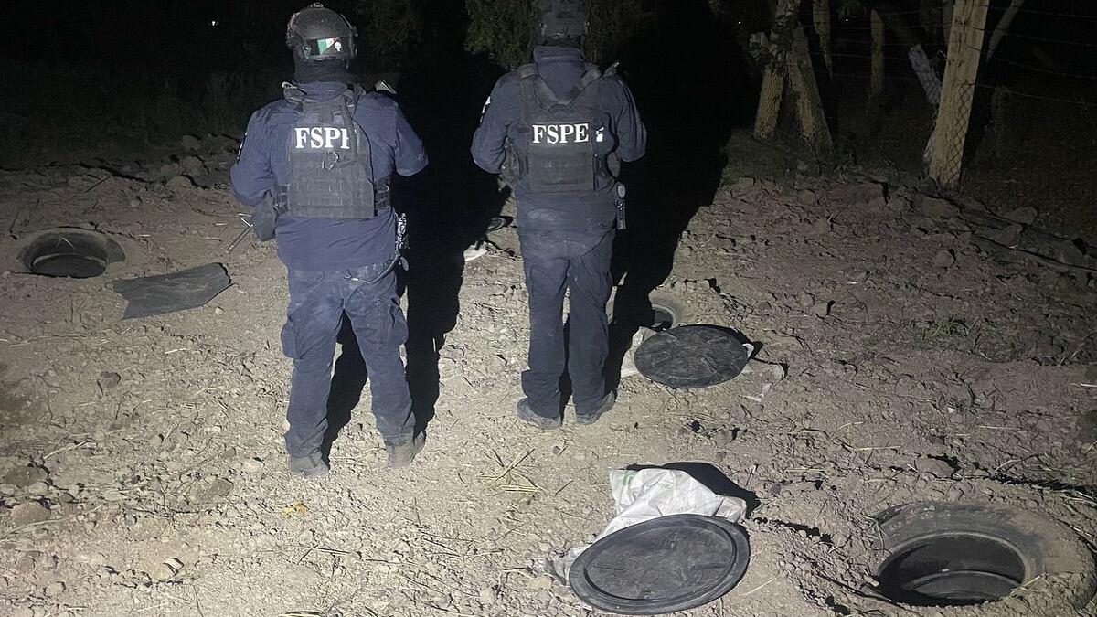 Uniformes presuntamente utilizados por los agresores generaron confusión y temor entre las víctimas, quienes fueron retenidas durante horas en un camino de terracería.