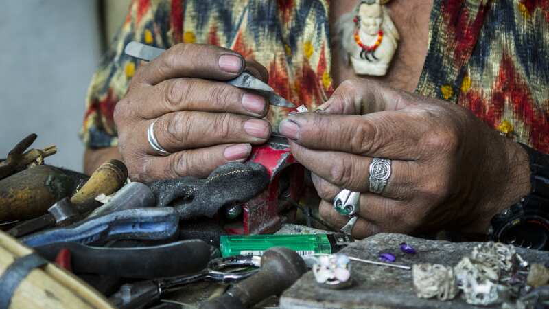 Maestro artesano de orfebrería.