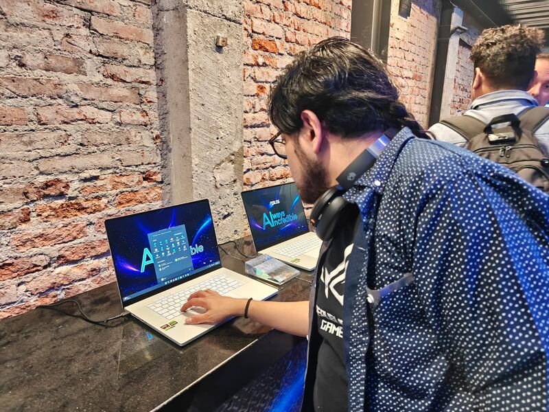 Diseñadas para optimizar la productividad, creatividad y la experiencia gaming. Conoce estas potentes herramientas tecnológicas que ofrecen un rendimiento optimizado para usuarios exigentes