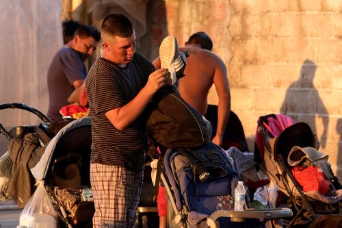 Diócesis recibe hasta 30 migrantes diarios; gobierno refuerza apoyo legal en EE.UU.