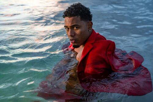 Myke Towers anuncia nuevo álbum con el estreno de ‘Aguardiente’