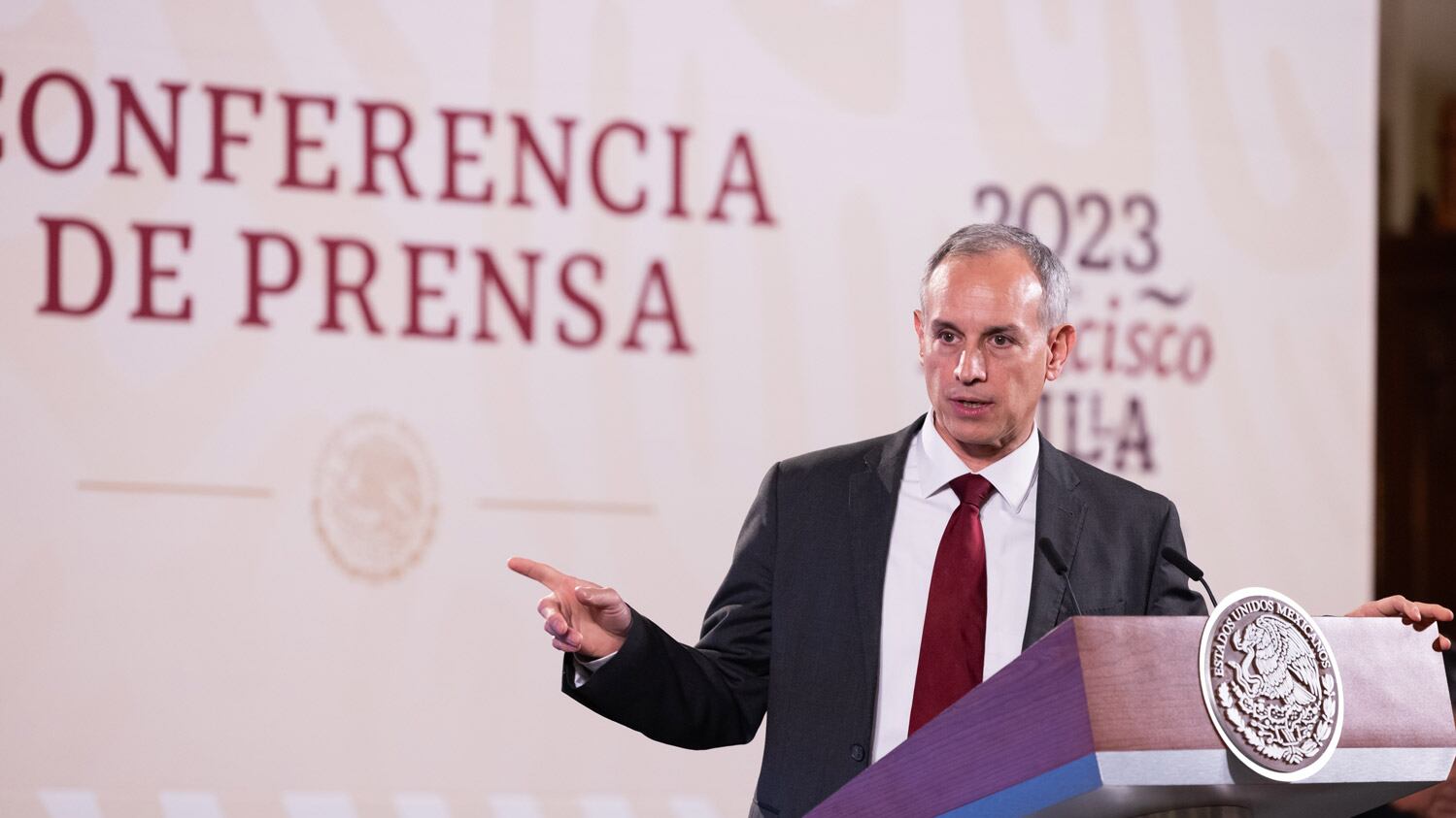 Hugo López-Gatell se registra para ser jefe de Gobierno de la CDMX