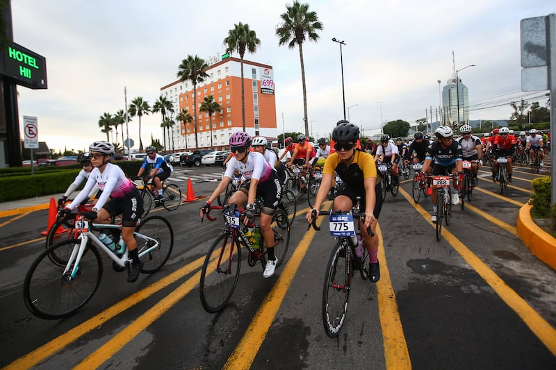 La caravana de ciclistas recorrió hasta 150 km por la ciudad. CORTESÍA