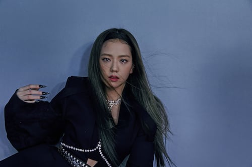 Jisoo de BLACKPINK presenta su primer álbum como solista “AMORTAGE”