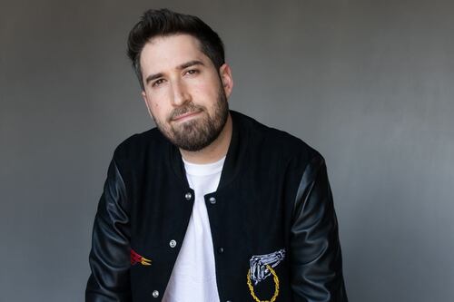 Alex Fernández enfrenta la depresión con su show ‘Sin toronja’