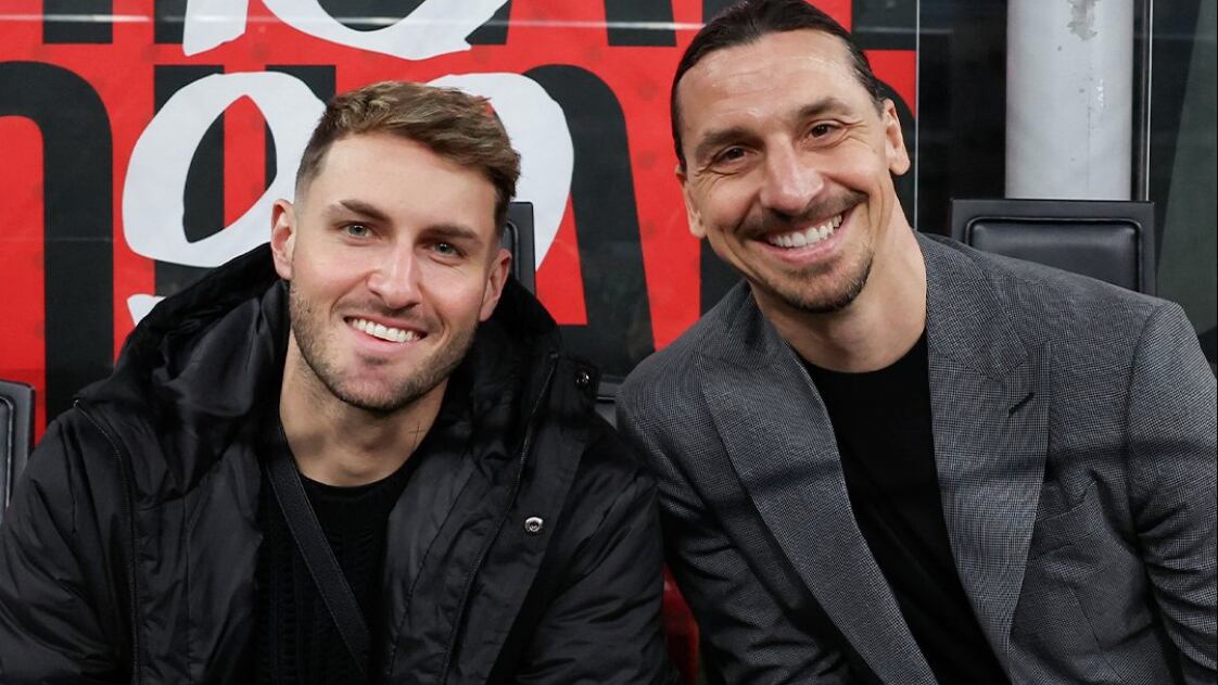 Santiago Giménez se reunió con Zlatan Ibrahimovic.