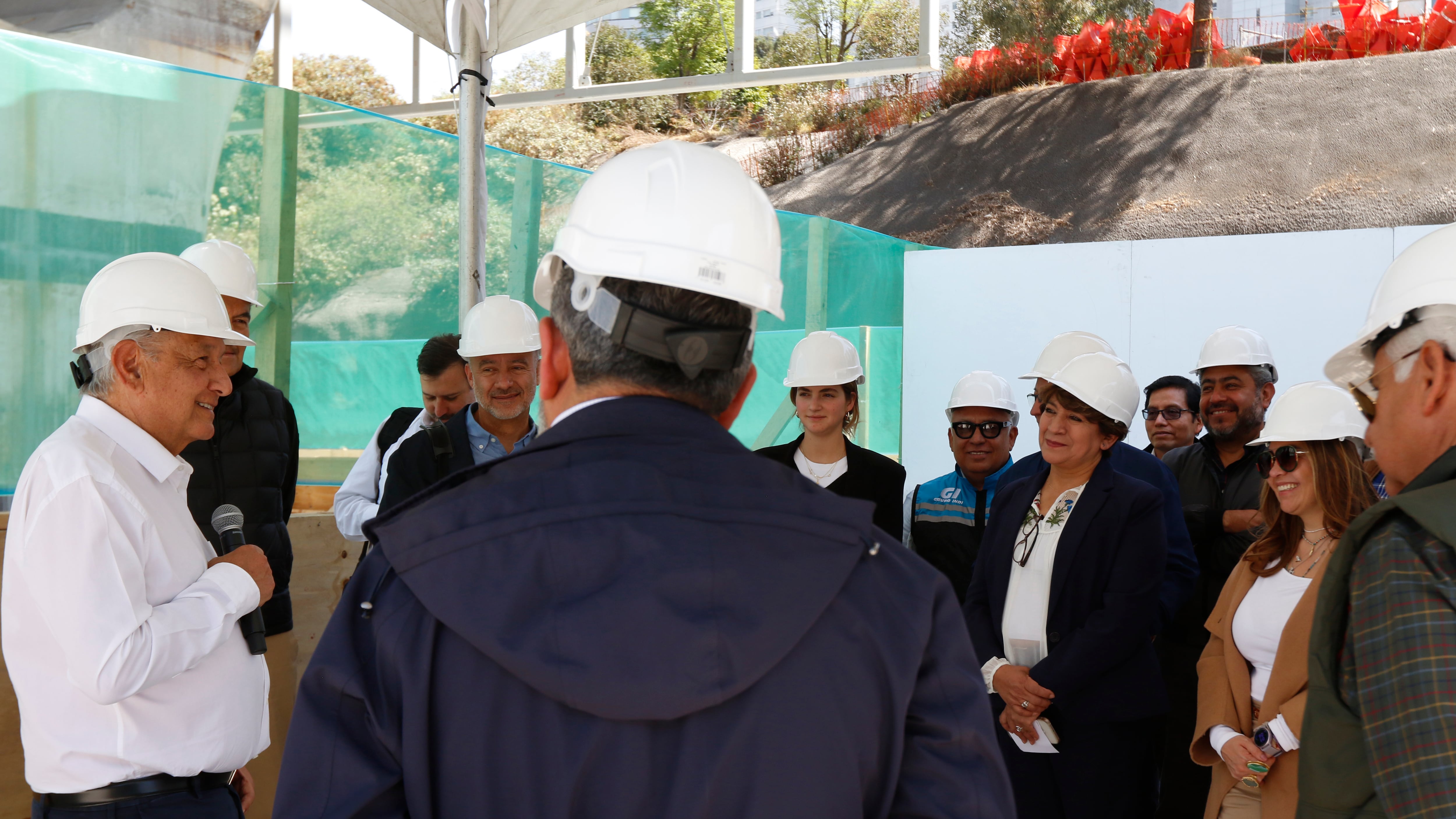 AMLO durante la supervisión del Tren "El Insurgente"