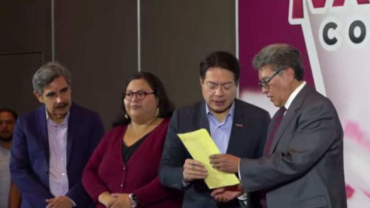 Se registra Monreal a Morena para las elecciones de 2024.