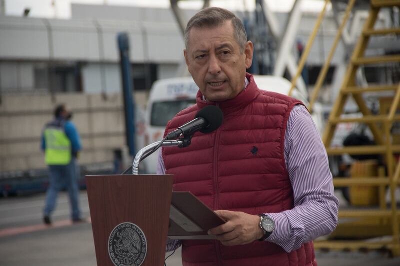 CIUDAD DE MÉXICO. 15JUNIO2021.- Arribo al Aeropuerto Internacional de la Ciudad de México un lote de vacunas Pfizer, procedentes de EUA, Pedro Zenteno, se enlazo con el Presidente Andrés Manuel López Obraador hasta Palacio Nacional.