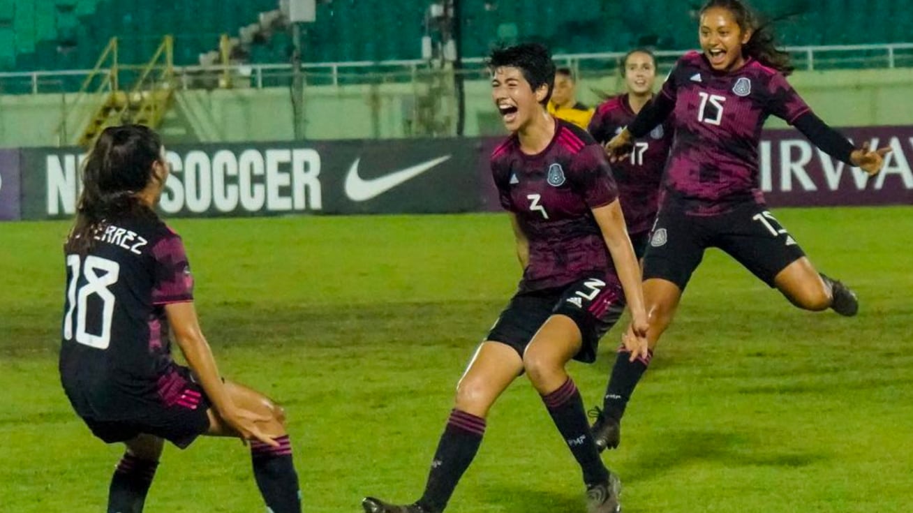 Carol Cázares se desempeña como defensa central.